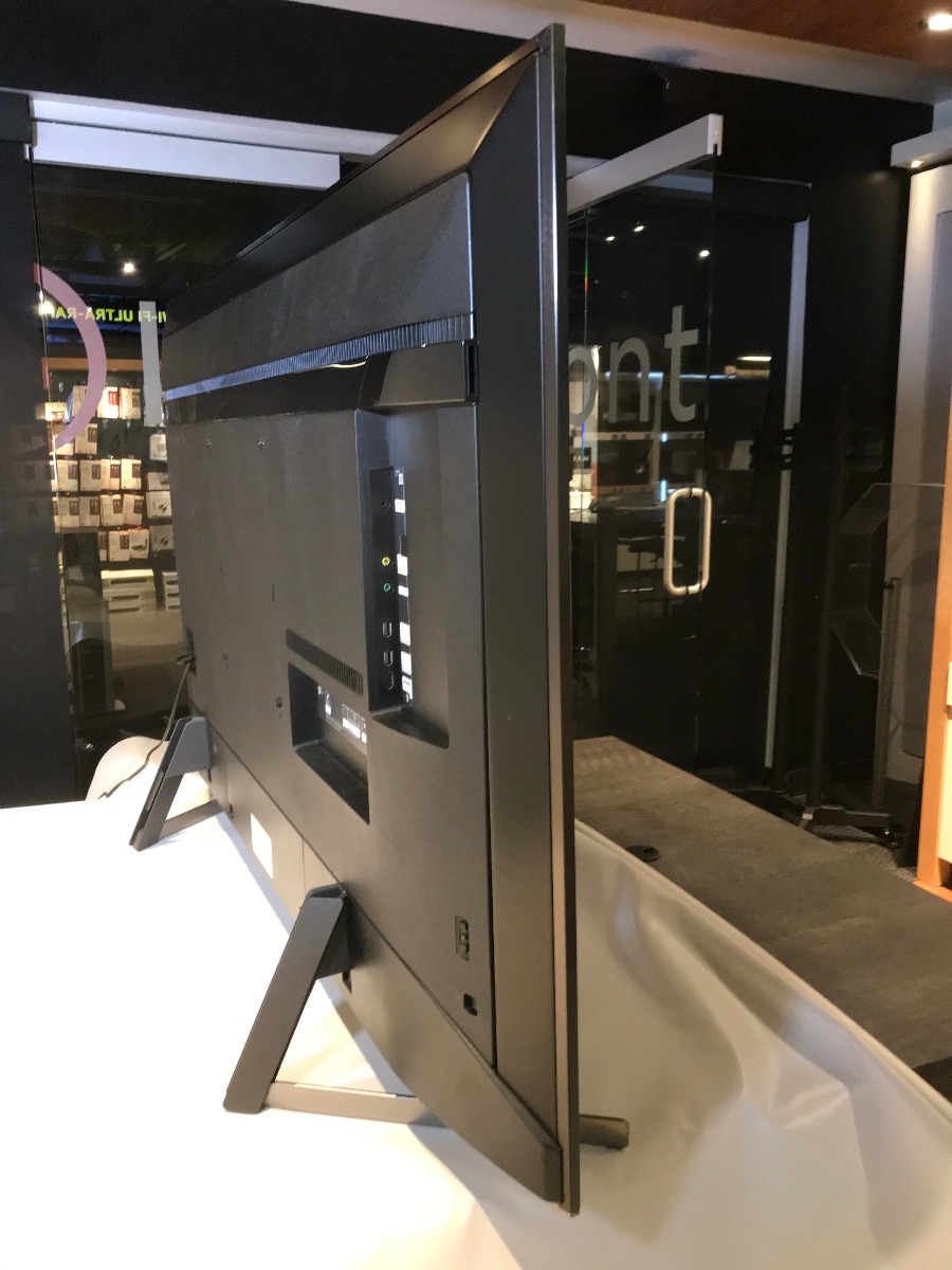 La qualit&eacute; de finition du t&eacute;l&eacute;viseur XBRX950G de Sony