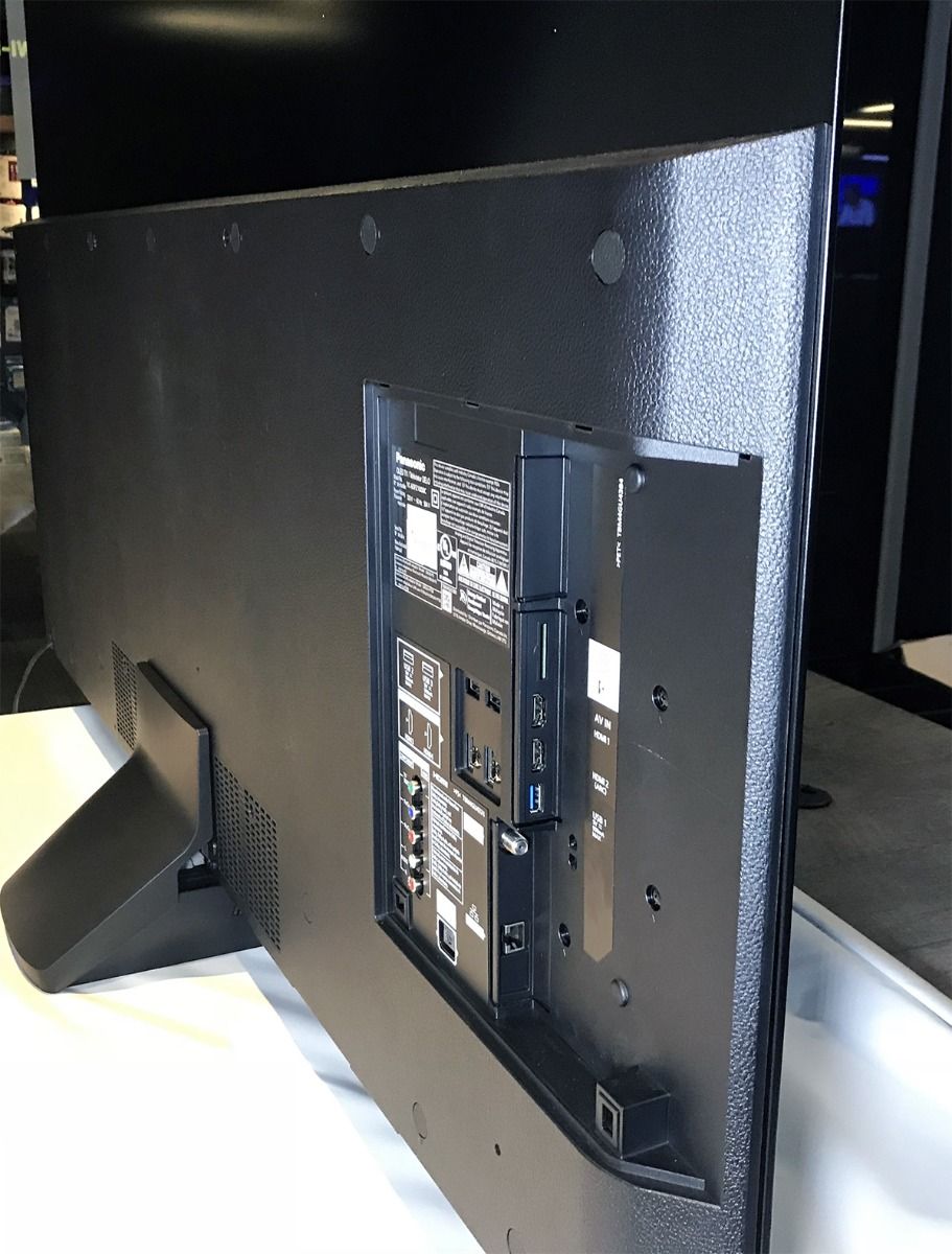 Les ports et connexions des téléviseurs Panasonic OLED série FZ950C et FZ1000C