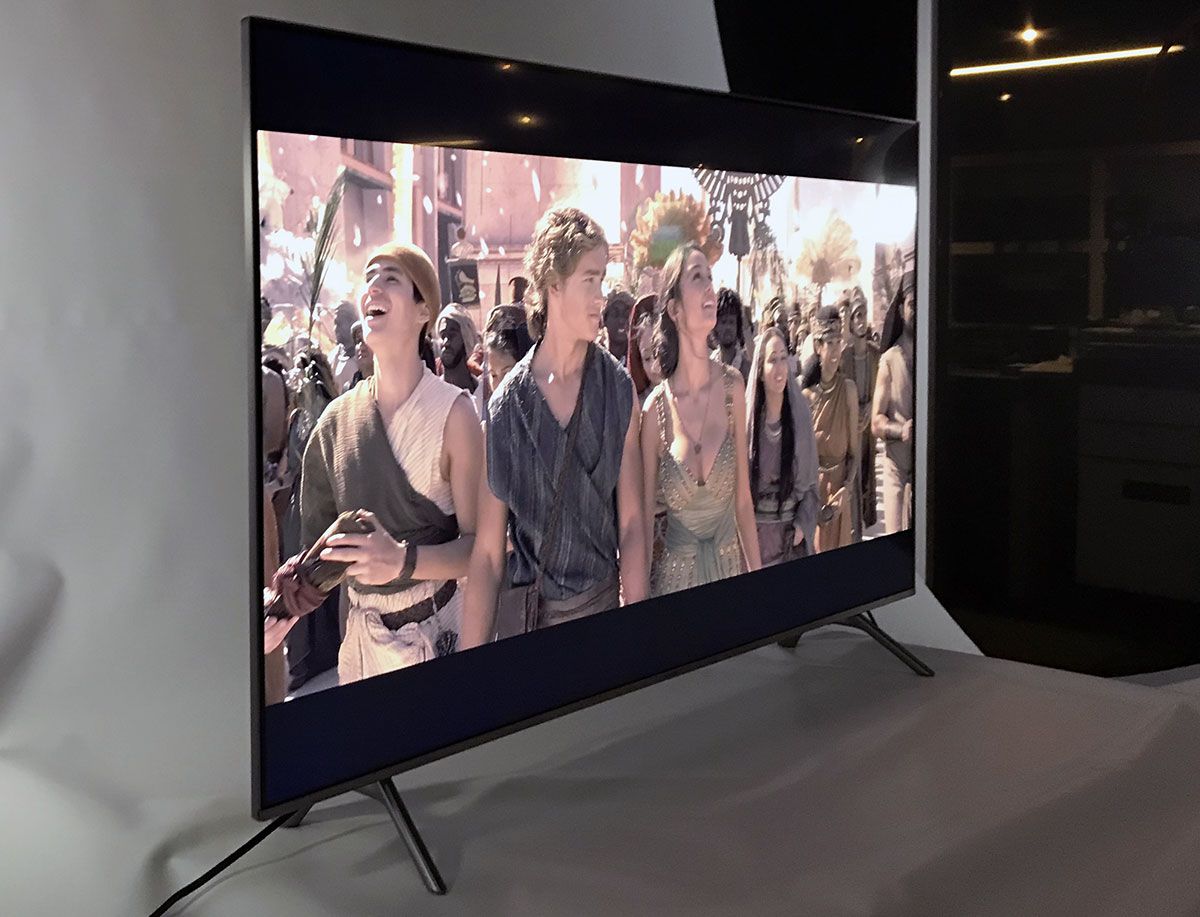 L'angle de visionnement du téléviseur Samsung Q6FNA.