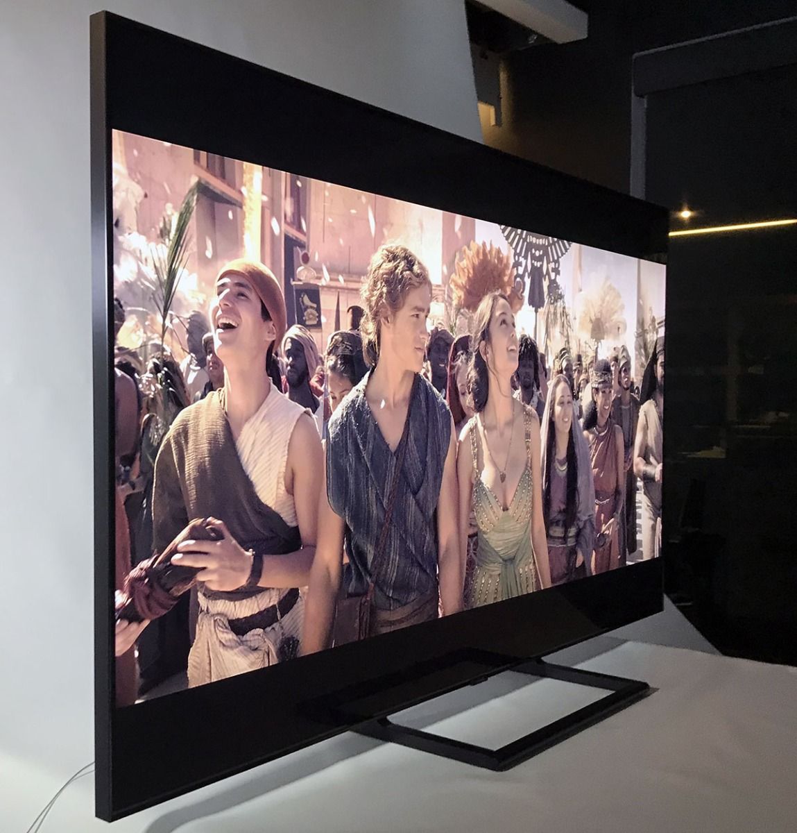 L'angle de visionnement du téléviseur Samsung série Q9FNA.